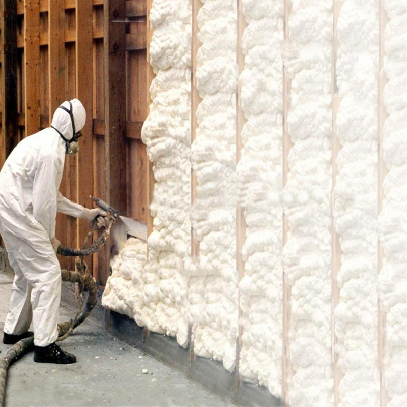 THE CONSTRUCTION ENVIRONMENT OF SPRAYING POLYUREA FILM WATERPROOF LAYER